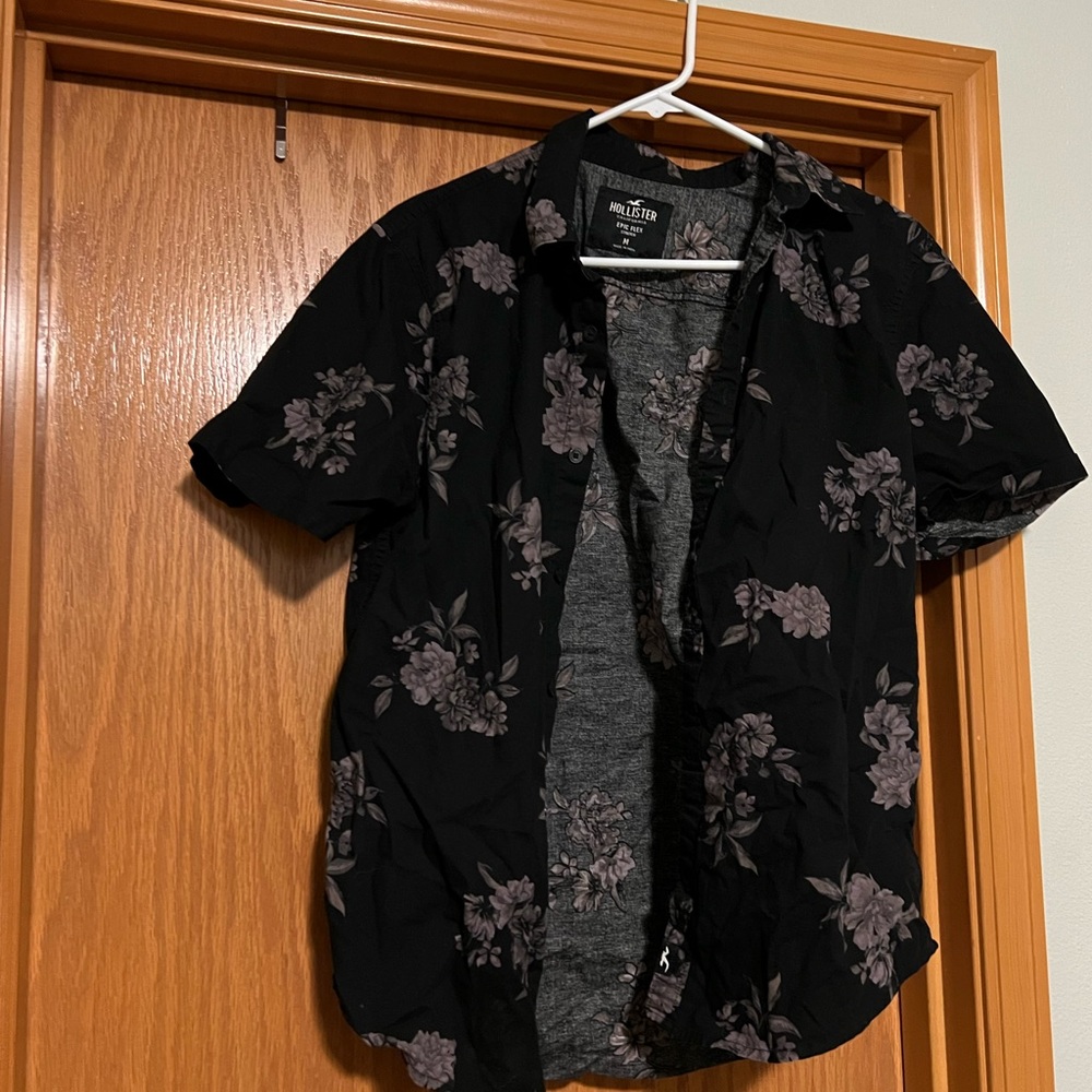 Hollister Black and Gray Floral Shirt